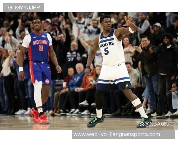 爱德华兹状态低迷半场14投仅中3三分球表现不佳仅得14分